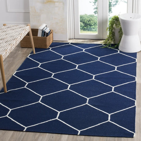 Safavieh Dhurries 4'-0" x 6'-0" Rug in Navy / Ivory