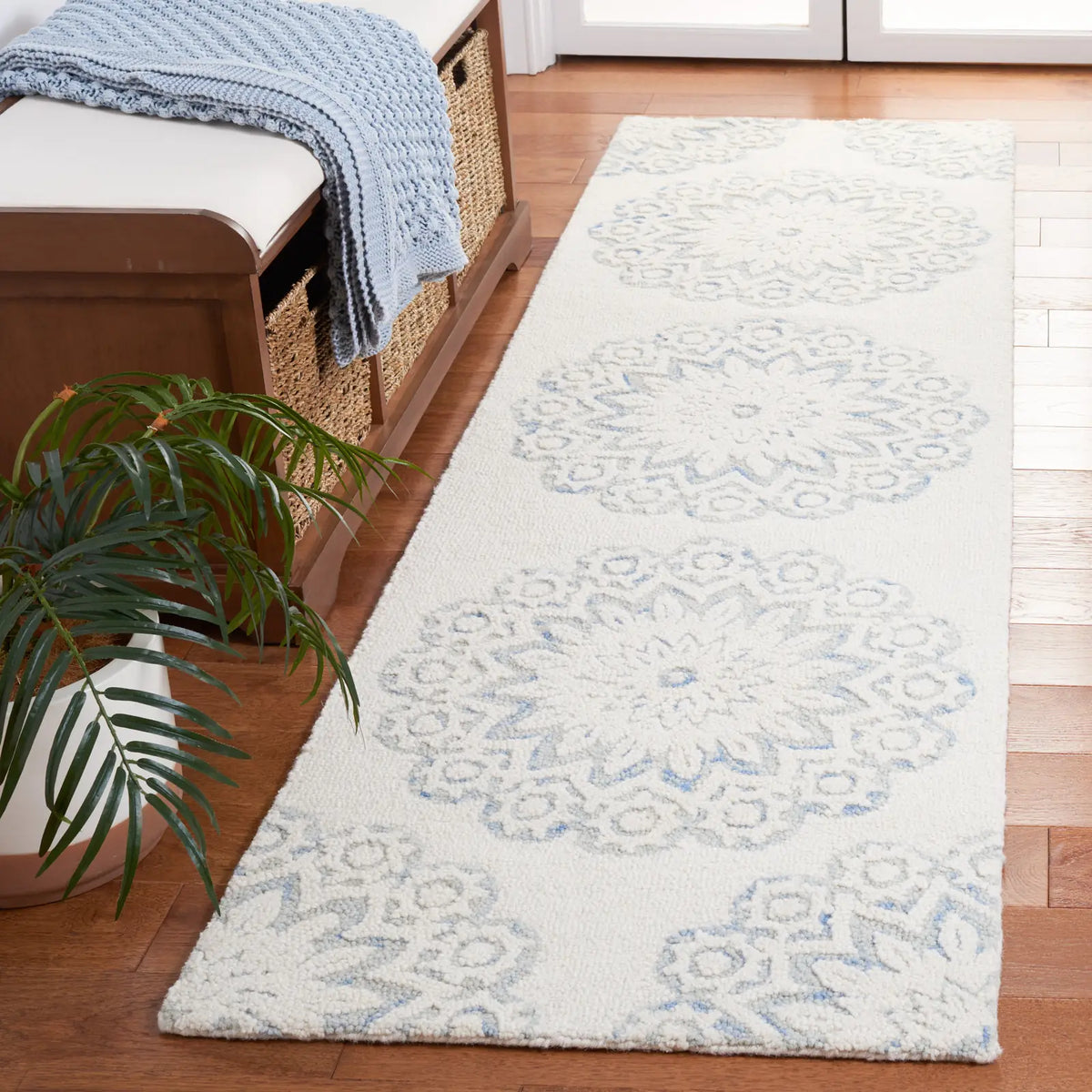 Safavieh Blossom 2'-3" x 8'-0" Rug in Ivory / Blue