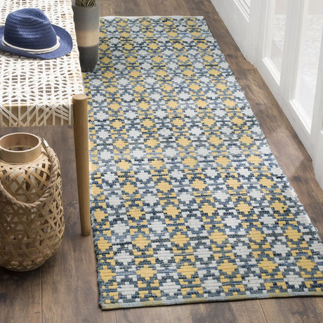 Safavieh Montauk 2'-3" x 6'-0" Rug in Gold / Multi