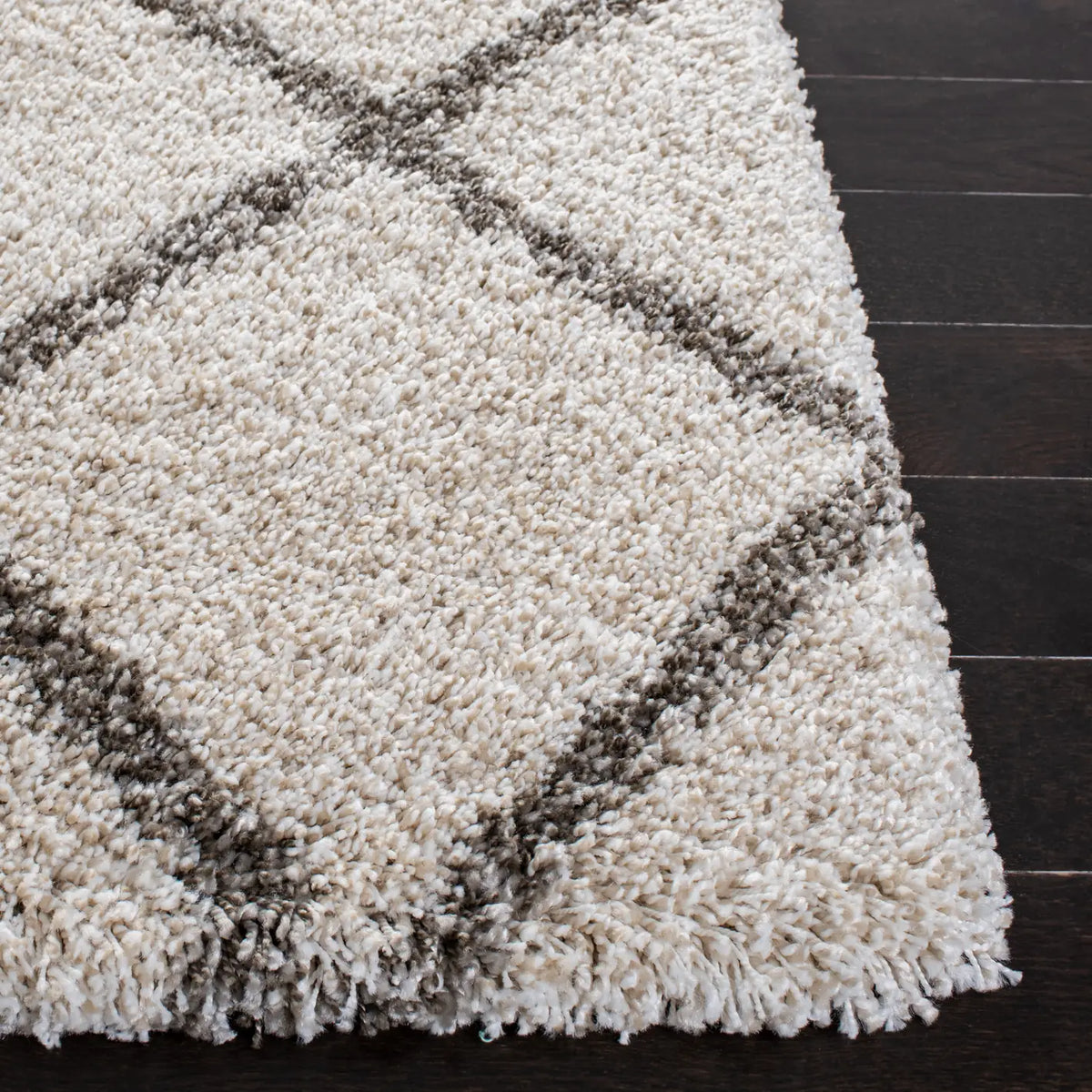 Safavieh Hudson Shag 4'-0" x 6'-0" Rug in Ivory / Grey