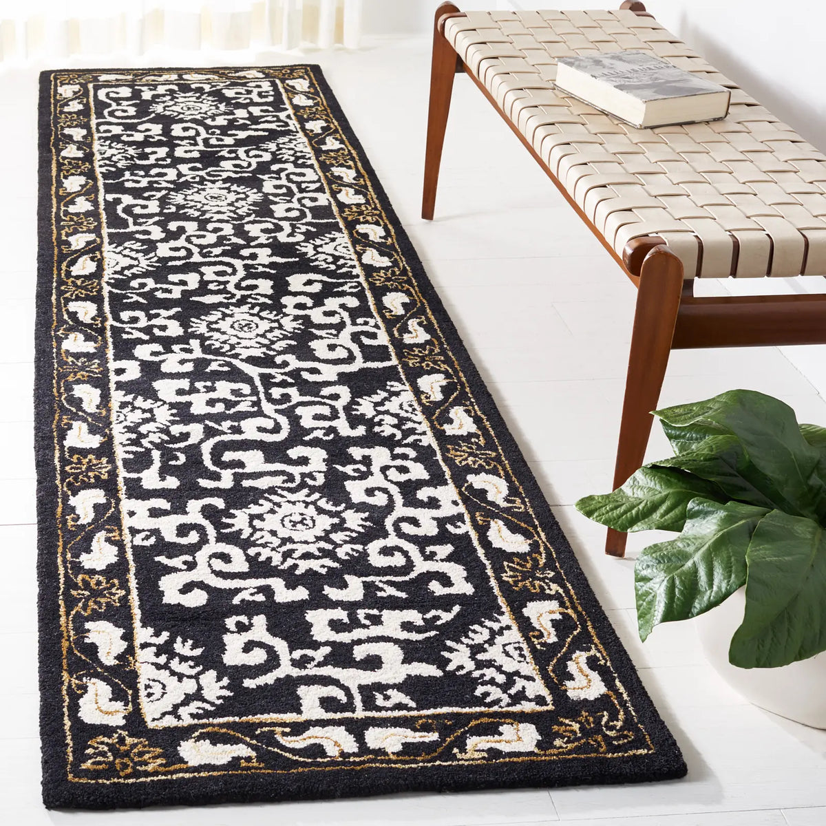 Safavieh Antiquity 2'-3" x 9'-0" Rug in Black / Ivory