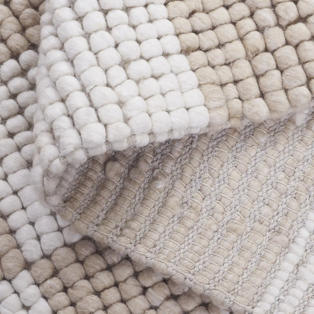 Safavieh Natura 4'-0" x 6'-0" Rug in Taupe / Ivory
