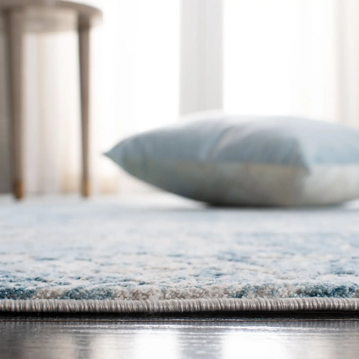 Safavieh Princeton 4'-0" x 6'-0" Rug in Blue / Beige