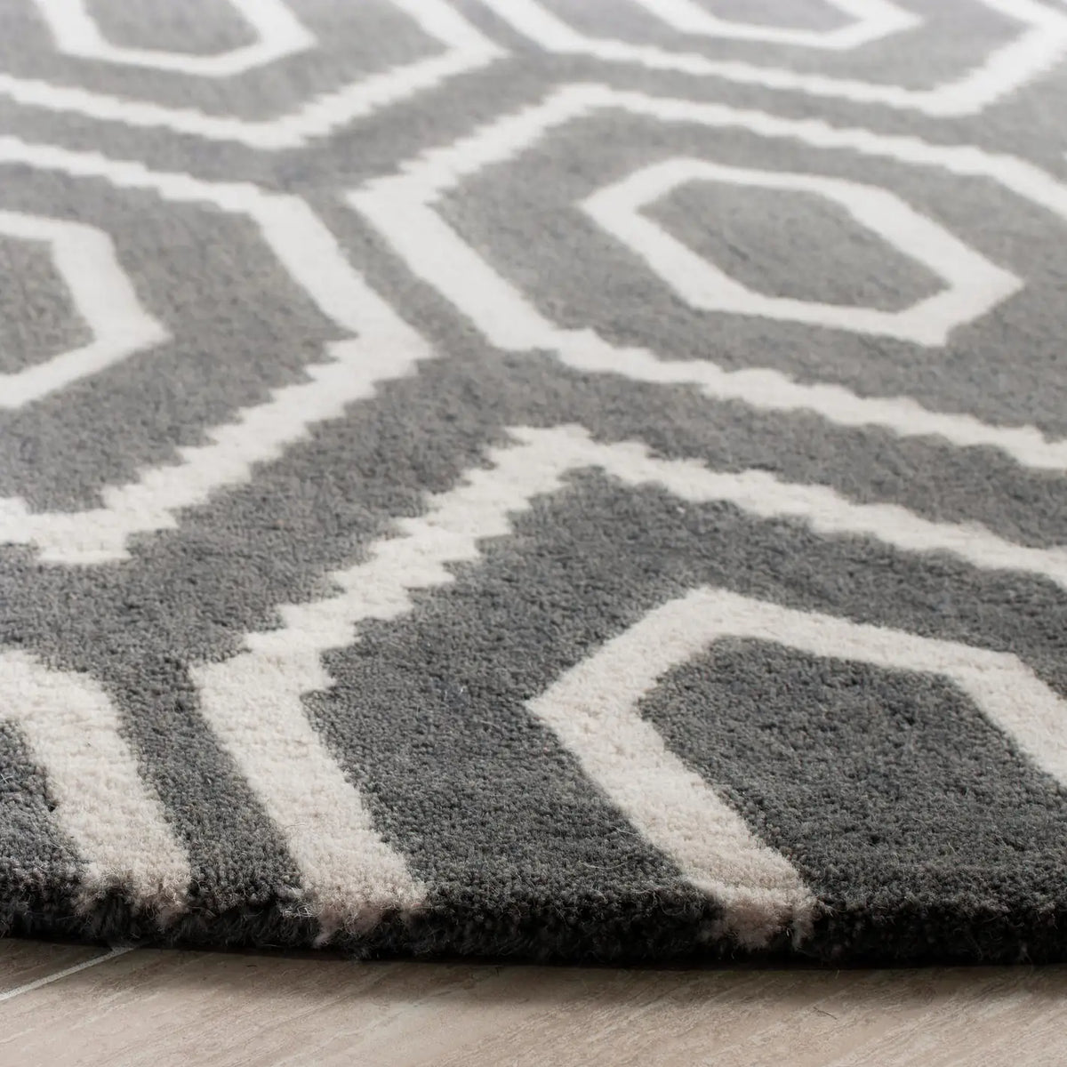 Safavieh Himalaya 6'-0" x 6'-0" Rug in Dark Grey / Ivory