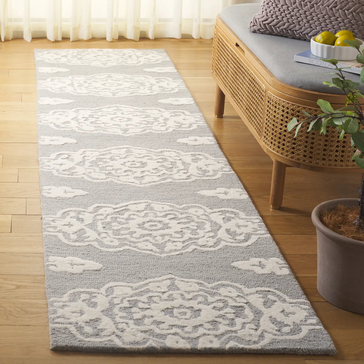 Safavieh Ebony 2'-3" x 9'-0" Rug in Ivory / Grey