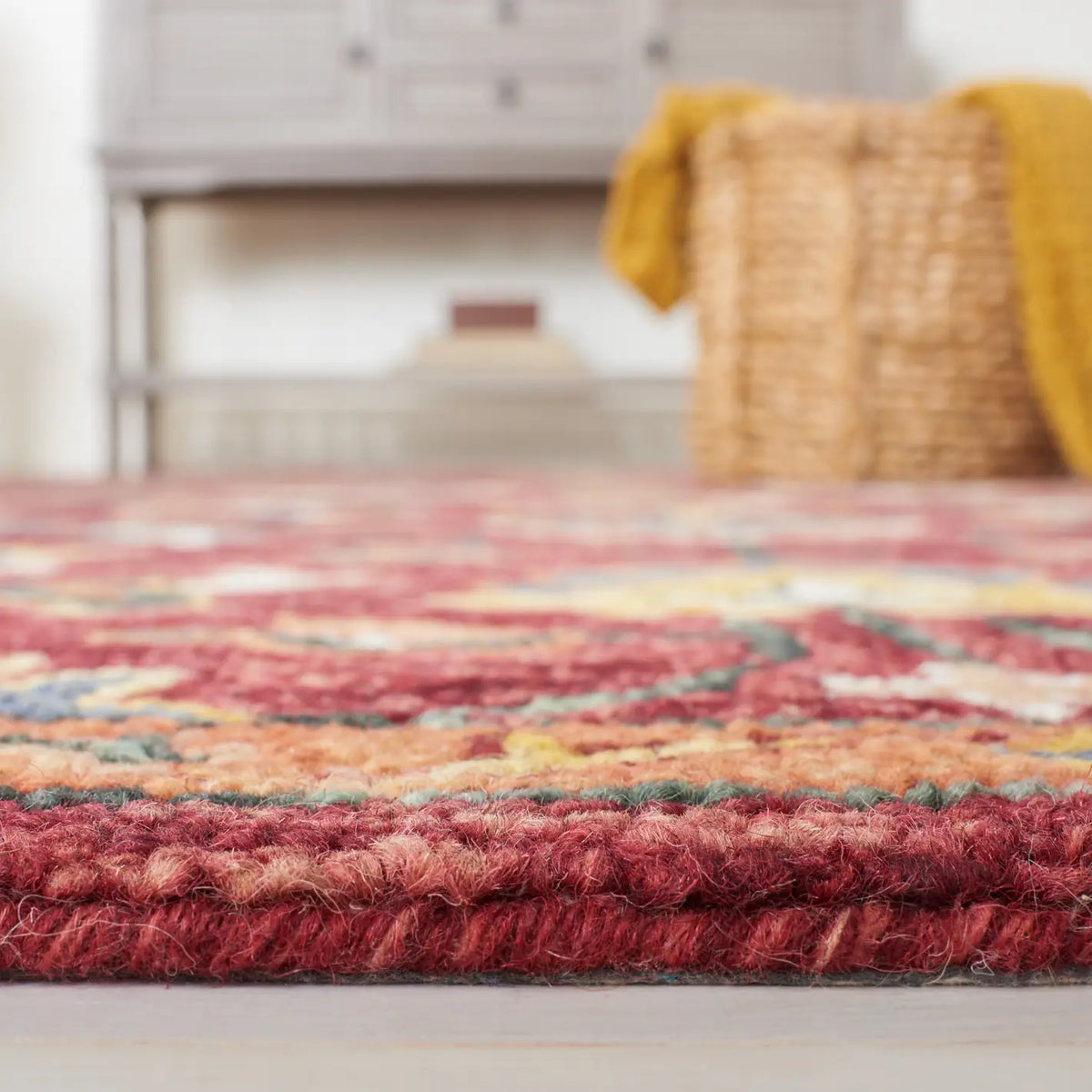 Safavieh Aspen 4'-0" x 6'-0" Rug in Red / Rust