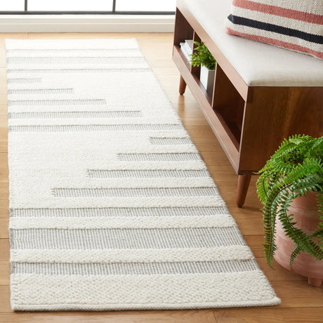 Safavieh Natura 2'-3" x 8'-0" Rug in Ivory / Grey