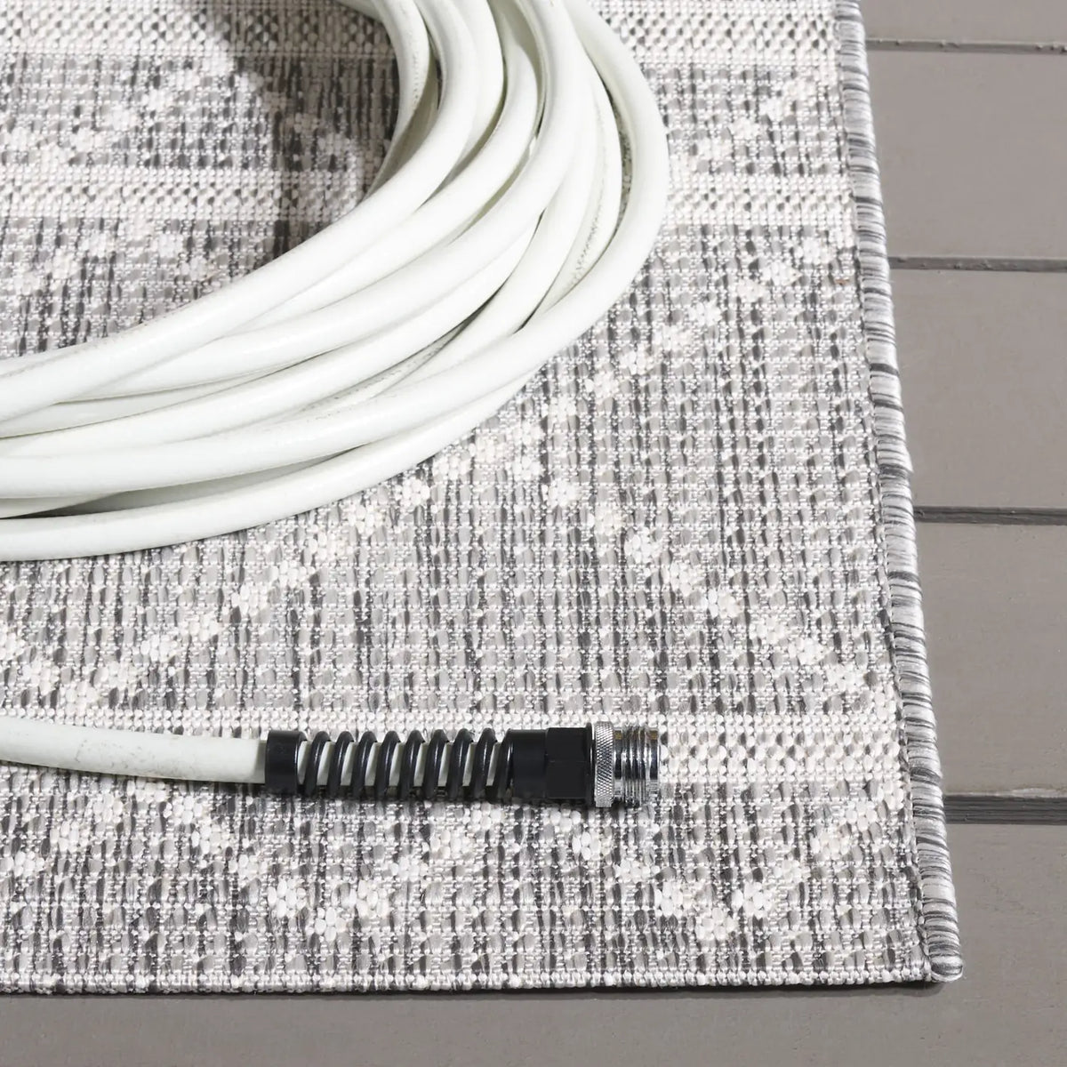 Safavieh Courtyard 4'-0" x 5'-7" Rug in Light Grey / Dark Grey