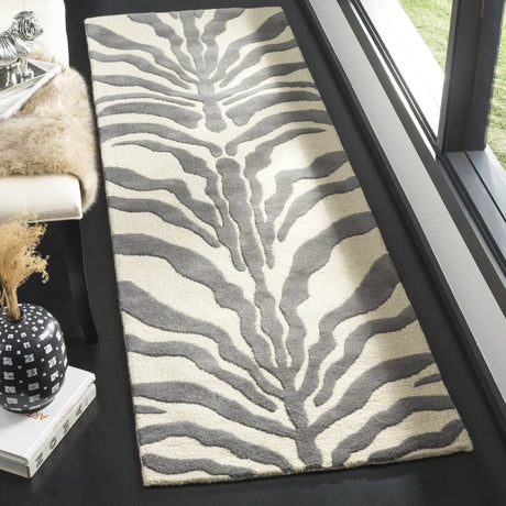 Safavieh Cambridge 2'-6" x 8'-0" Rug in Ivory / Dark Grey