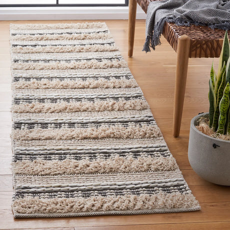 Safavieh Natura 2'-3" x 8'-0" Rug in Beige / Grey