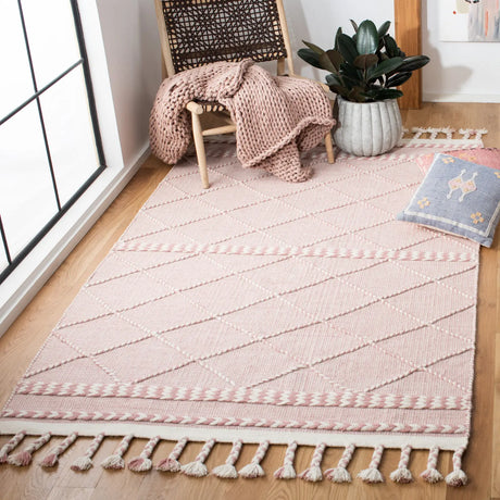 Safavieh Casablanca 4'-0" x 6'-0" Rug in Pink / Ivory