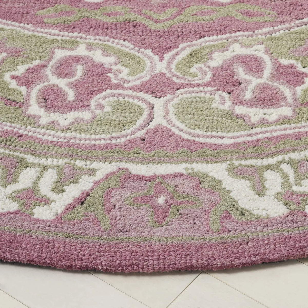 Safavieh Savonnerie 6'-0" x 6'-0" Rug in Olive / Pink
