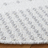 Safavieh Montauk 6'-0" x 6'-0" Rug in Light Grey / Ivory