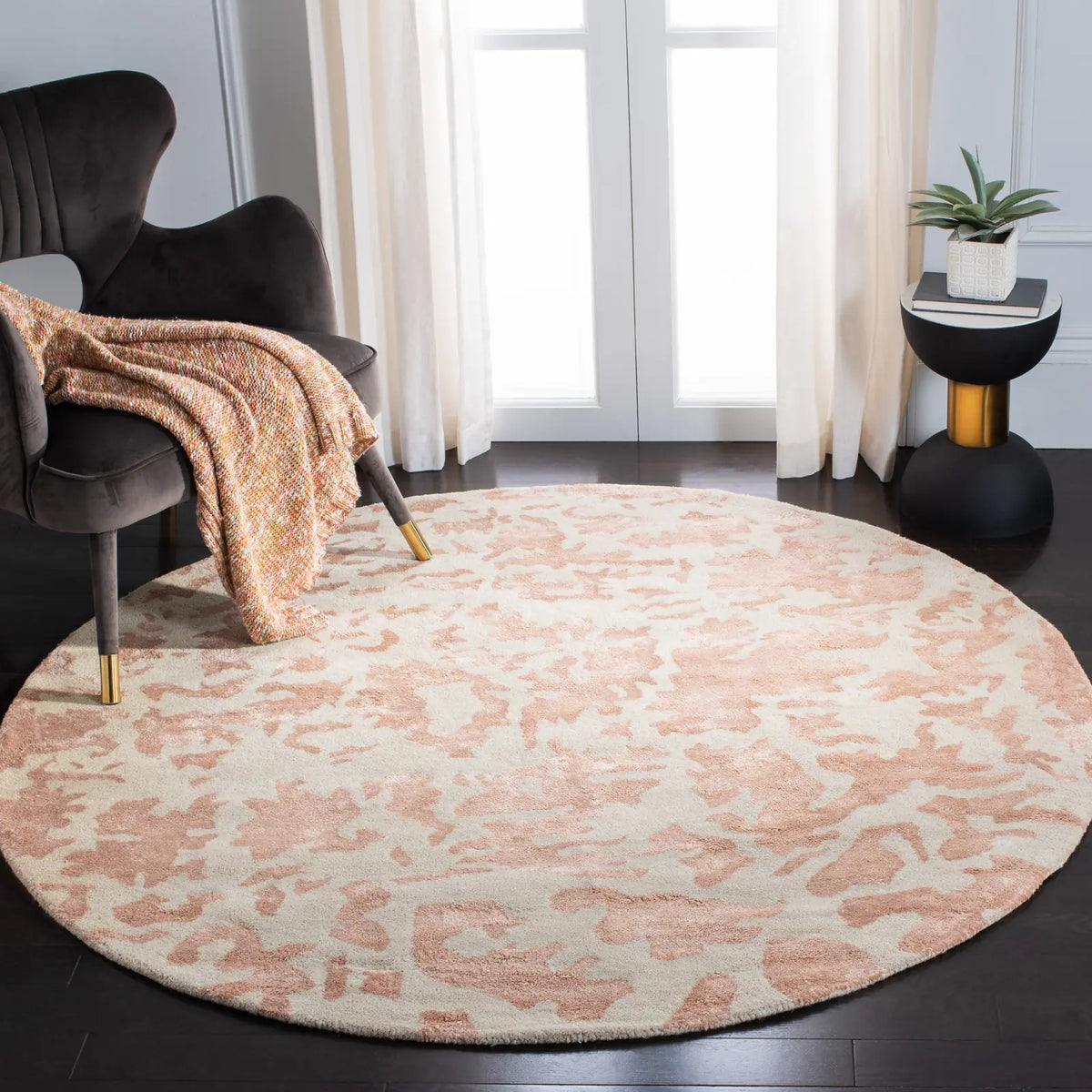Safavieh Soho 6'-0" x 6'-0" Rug in Ivory