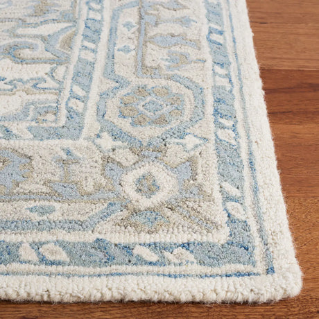 Safavieh Metro 4'-0" x 6'-0" Rug in Light Blue / Ivory