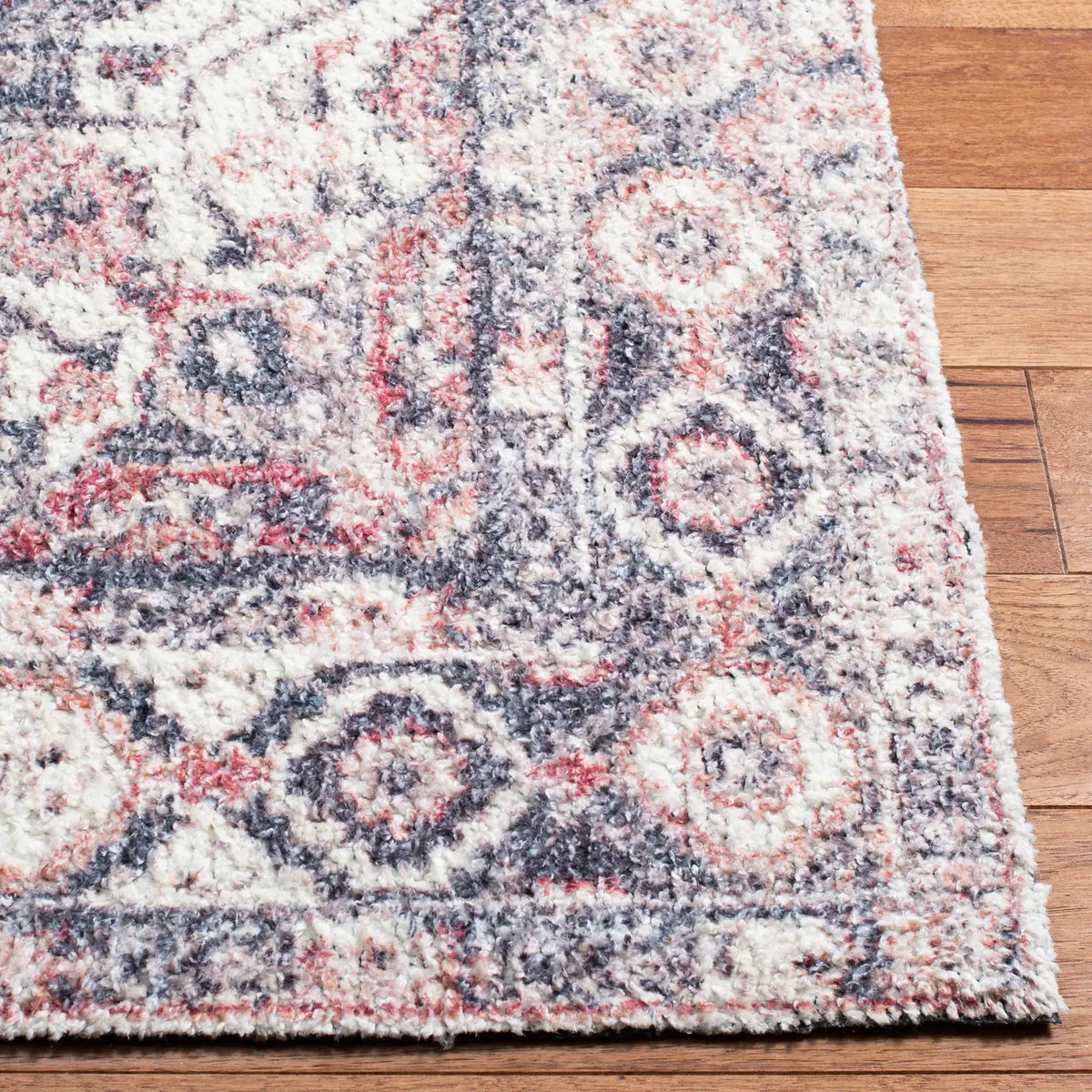 Safavieh Classic Vintage 4'-0" x 6'-0" Rug in Red / Blue