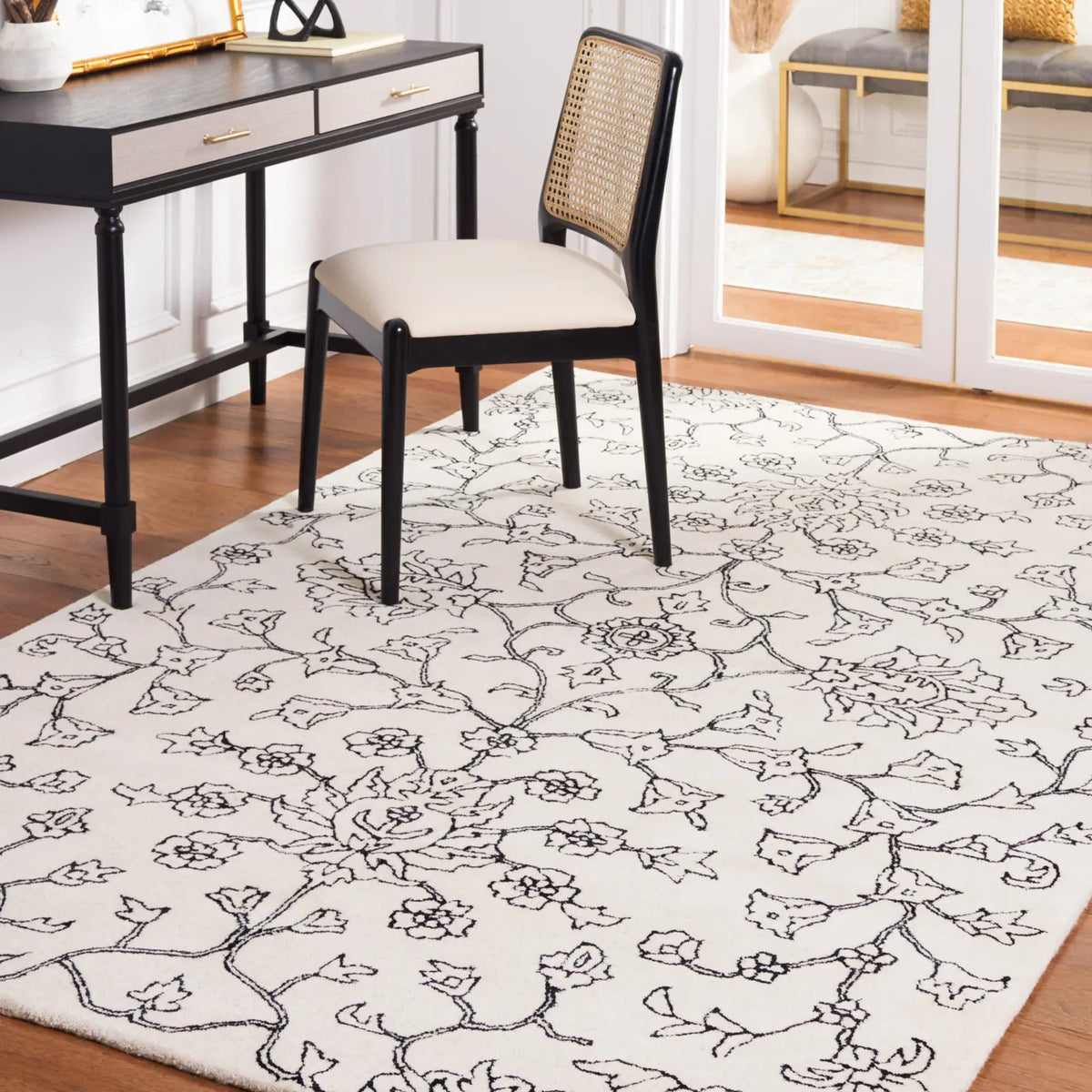 Safavieh Jardin 4'-0" x 6'-0" Rug in Ivory / Black