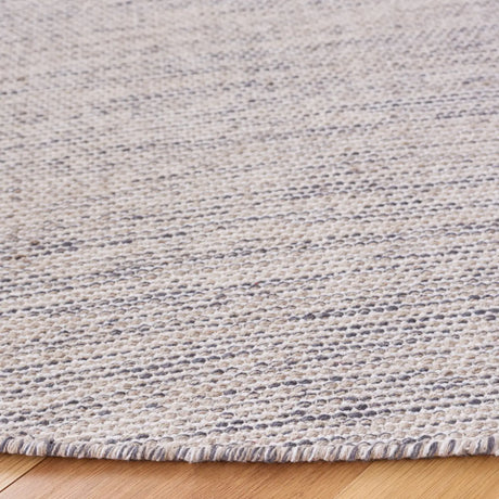 Safavieh Montauk 6'-0" x 6'-0" Rug in Beige / Ivory