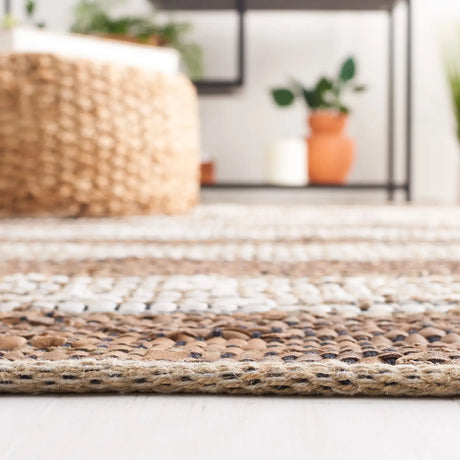 Safavieh Vintage Leather 4'-0" x 6'-0" Rug in Light Brown / Ivory
