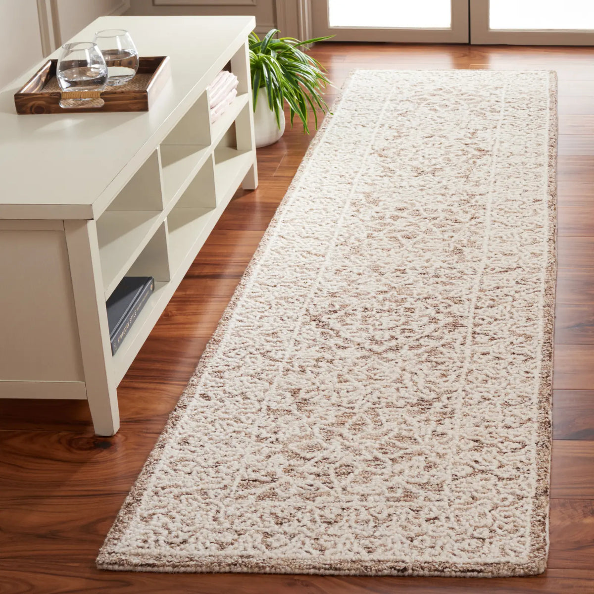 Safavieh Ebony 2'-3" x 9'-0" Rug in Brown / Ivory
