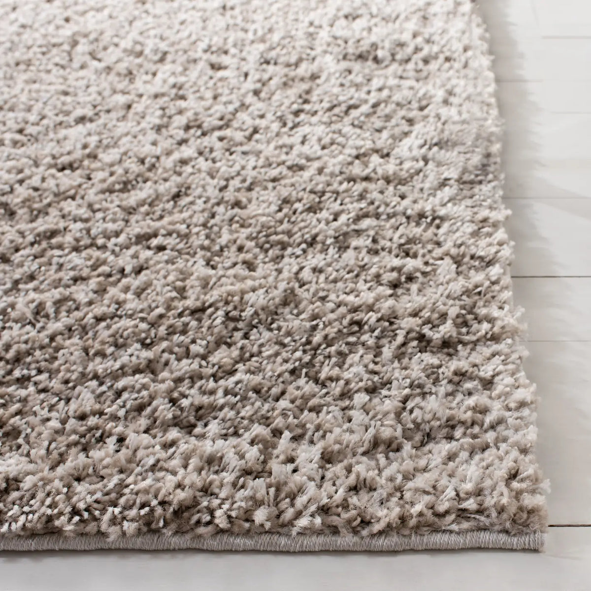 Safavieh Arizona Shag 4'-0" x 6'-0" Rug in Linen