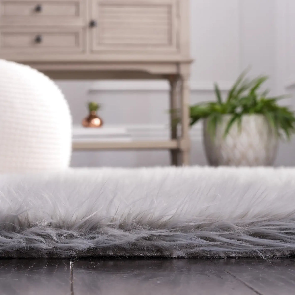Safavieh Faux Sheep Skin 5'-0" x 8'-0" Rug in Light Grey