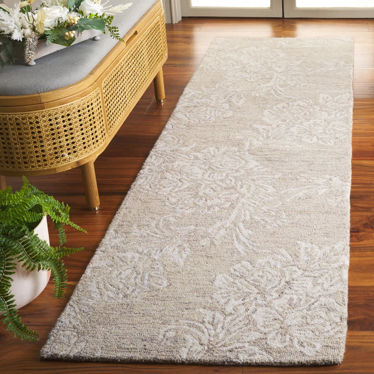 Safavieh Metro 2'-3" x 8'-0" Rug in Beige / Ivory