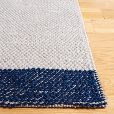 Safavieh Natura 4'-0" x 6'-0" Rug in Ivory / Navy