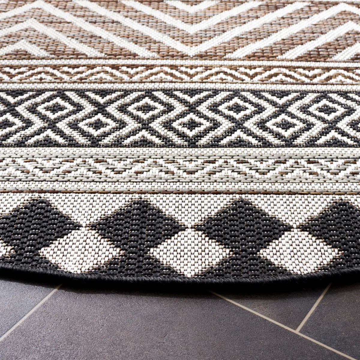 Safavieh Havana 6'-7" x 6'-7" Rug in Light Brown / Black