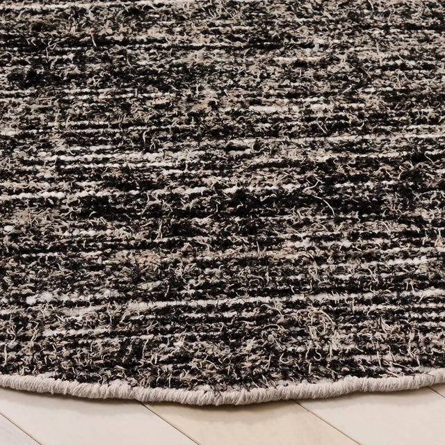 Safavieh Cape Cod 6'-0" x 6'-0" Rug in Beige / Black