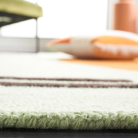 Safavieh Rodeo Drive 4'-0" x 6'-0" Rug in Green / Rust
