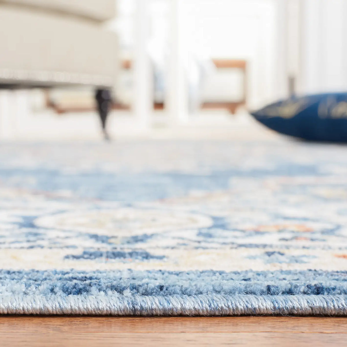 Safavieh Olympia 4'-0" x 6'-0" Rug in Blue / Beige