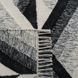 Safavieh Kilim 4'-0" x 6'-0" Rug in Ivory / Black