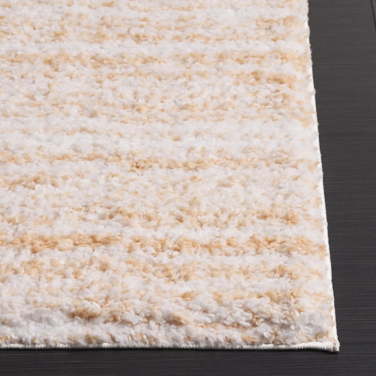 Safavieh Rumi Shag 4'-0" x 6'-0" Rug in Gold / Ivory
