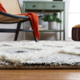 Safavieh Casablanca 4'-0" x 6'-0" Rug in Black / Ivory