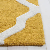 Safavieh Cambridge 5'-0" x 8'-0" Rug in Gold / Ivory