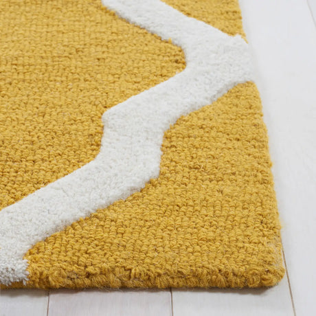 Safavieh Cambridge 5'-0" x 8'-0" Rug in Gold / Ivory