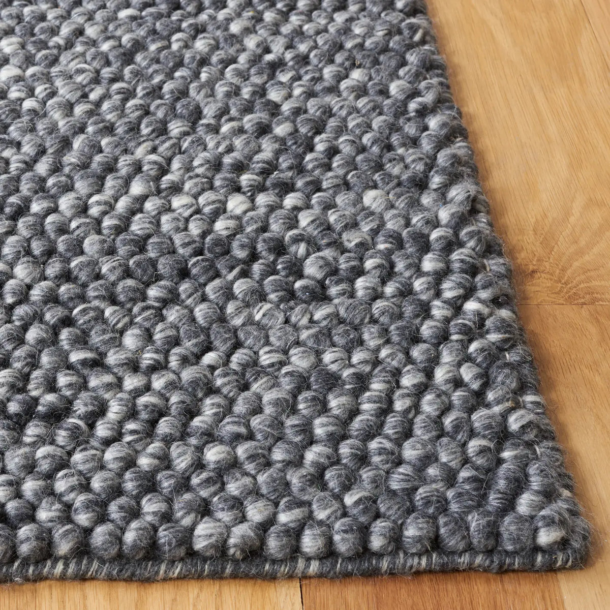 Safavieh Natura 4'-0" x 6'-0" Rug in Dark Grey