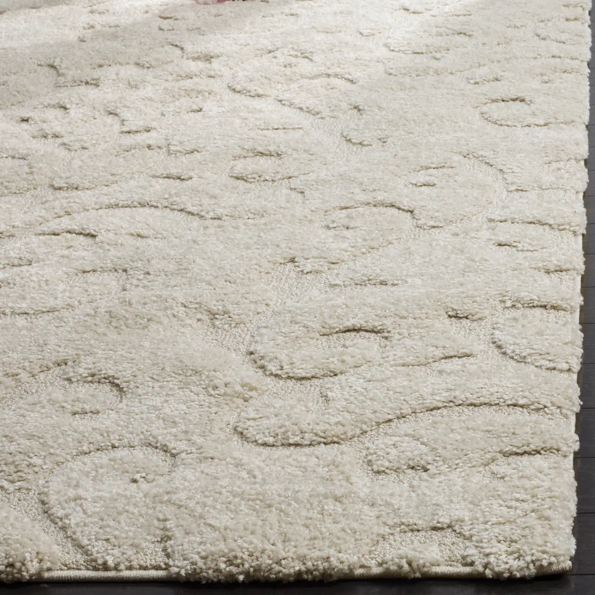 Safavieh Florida Shag 5'-3" x 7'-6" Rug in Creme / Creme