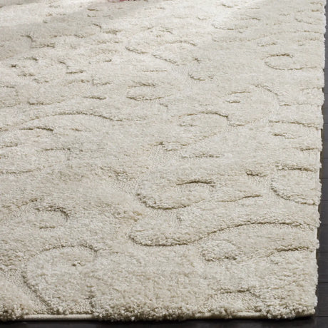 Safavieh Florida Shag 5'-3" x 7'-6" Rug in Creme / Creme