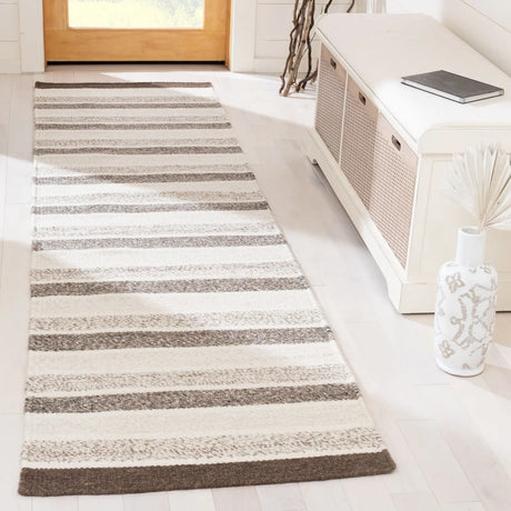 Safavieh Kilim 2'-3" x 9'-0" Rug in Ivory / Brown