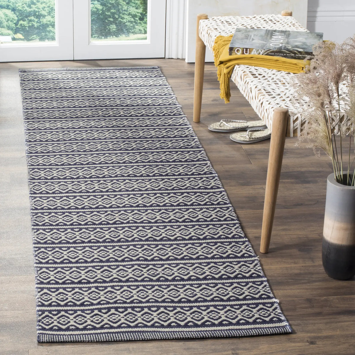 Safavieh Montauk 2'-3" x 10'-0" Rug in Ivory / Navy