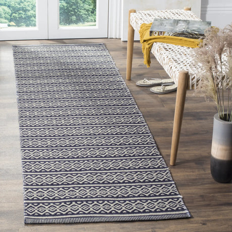 Safavieh Montauk 2'-3" x 10'-0" Rug in Ivory / Navy