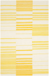 Safavieh Kilim 4'-0" x 6'-0" Rug in Gold / Ivory