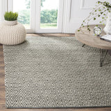 Safavieh Montauk 5'-0" x 7'-0" Rug in Ivory / Dark Grey