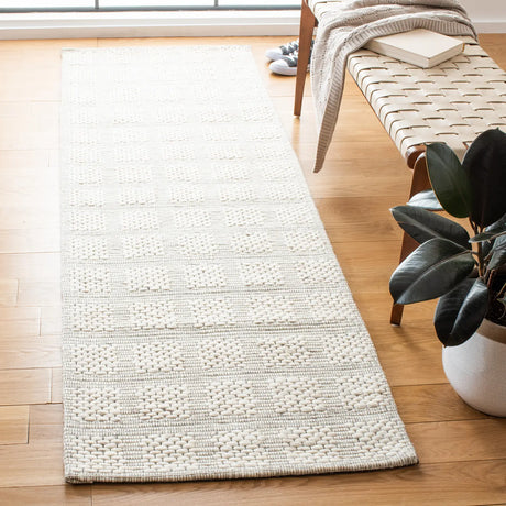 Safavieh Marbella 2'-3" x 8'-0" Rug in Beige