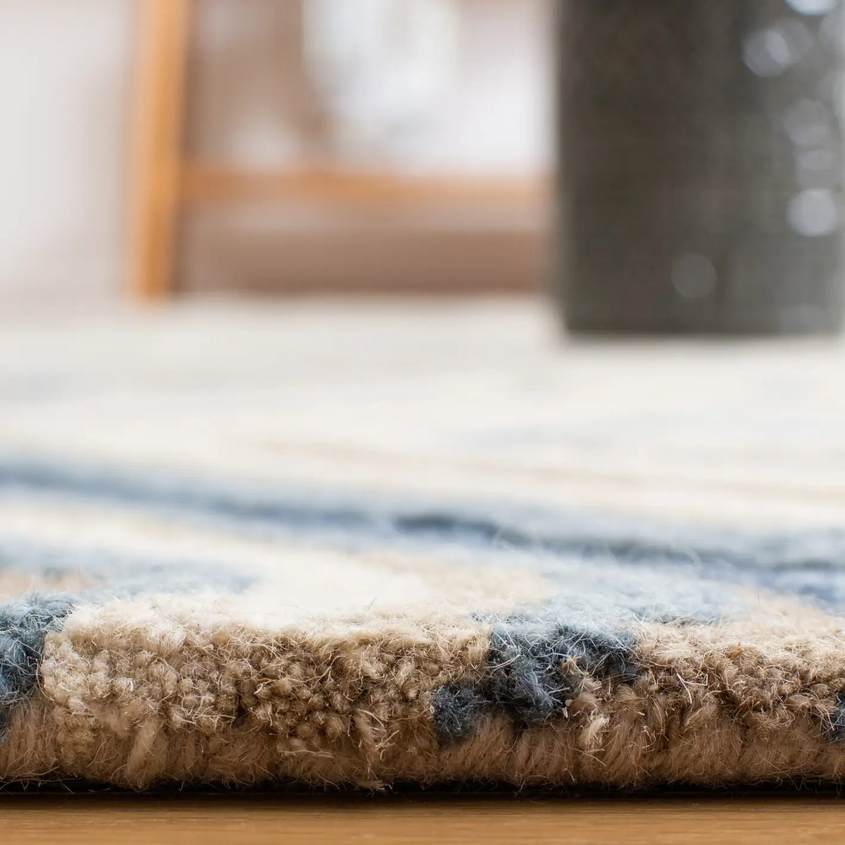 Safavieh Aspen 4'-0" x 6'-0" Rug in Blue / Beige