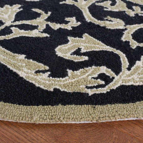 Safavieh Chelsea 4'-6" x 6'-6" Rug in Black