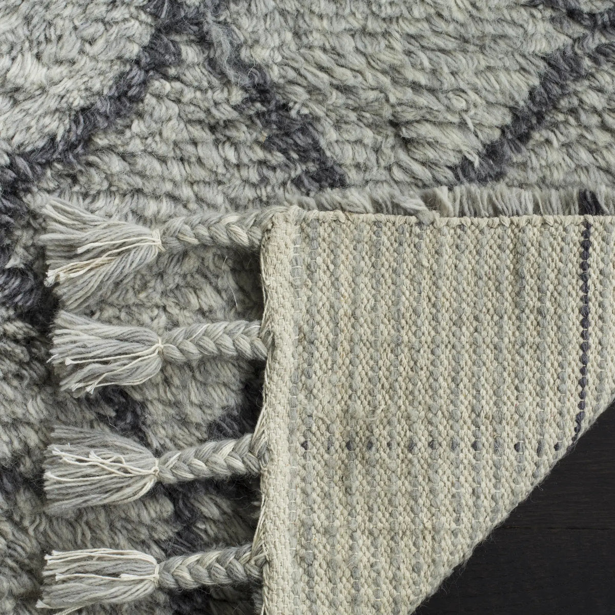 Safavieh Casablanca 6'-0" x 9'-0" Rug in Grey / Dark Grey