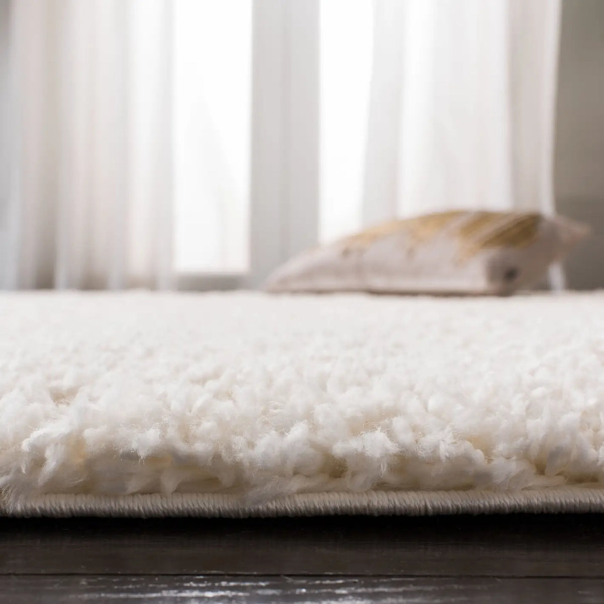 Safavieh Fontana Shag  800 4'-0" x 6'-0" Rug in Ivory